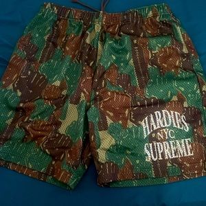 Supreme New York shorts